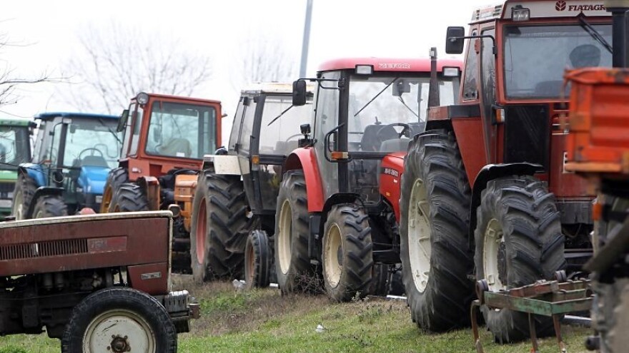 Zbog neisplate potpora blokirali granični prijelaz!