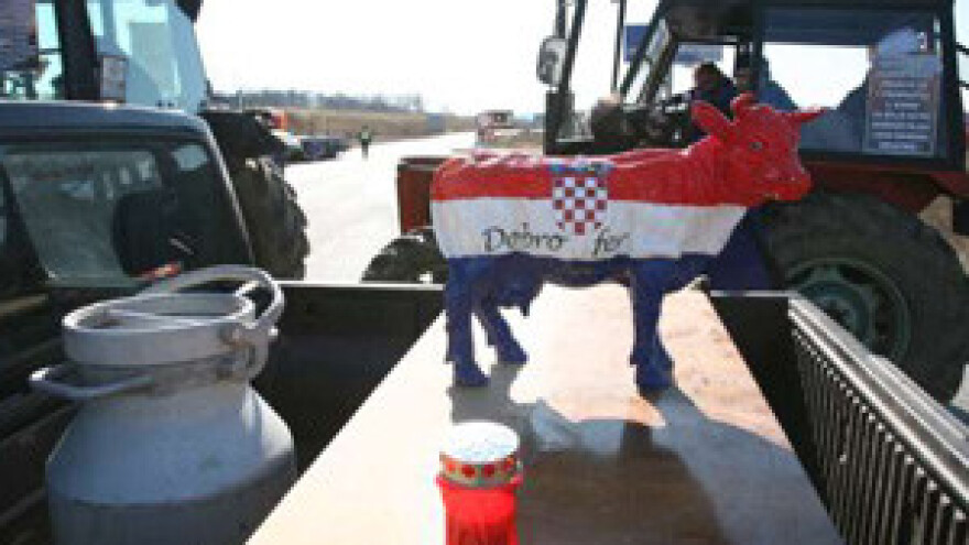 Prosvjed nezadovoljnih mljekara pred Ministarstvom poljoprivrede