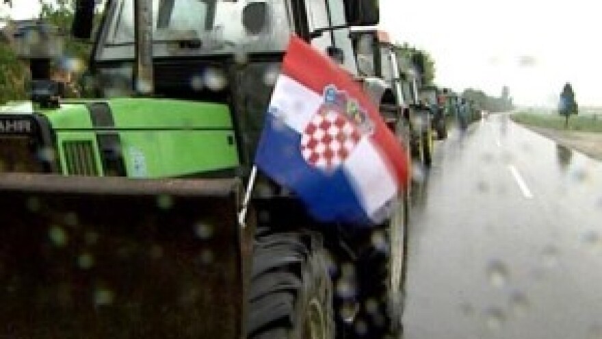 Ratari sa njive na ceste!