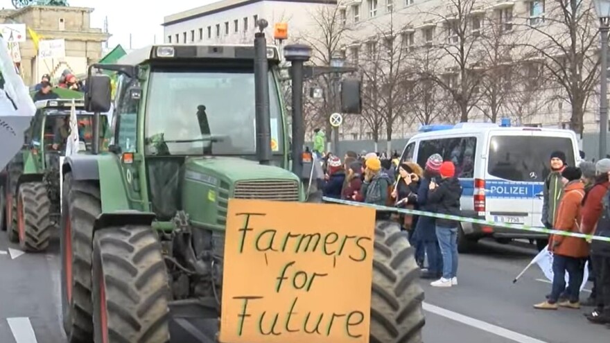 Masovni prosvjedi suprotstavljenih farmera - jedni žele radikalne promjene, drugi ne
