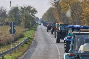 Poljoprivrednici krenuli traktorima - blokiraju autoput ka Požarevcu u 10 sati
