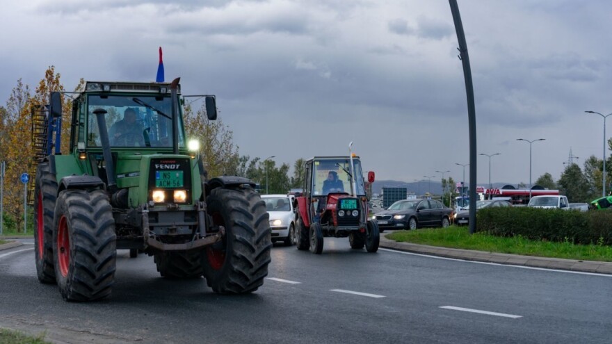Protesti poljoprivrednika se radikalizuju, Vlada traži pregovore?