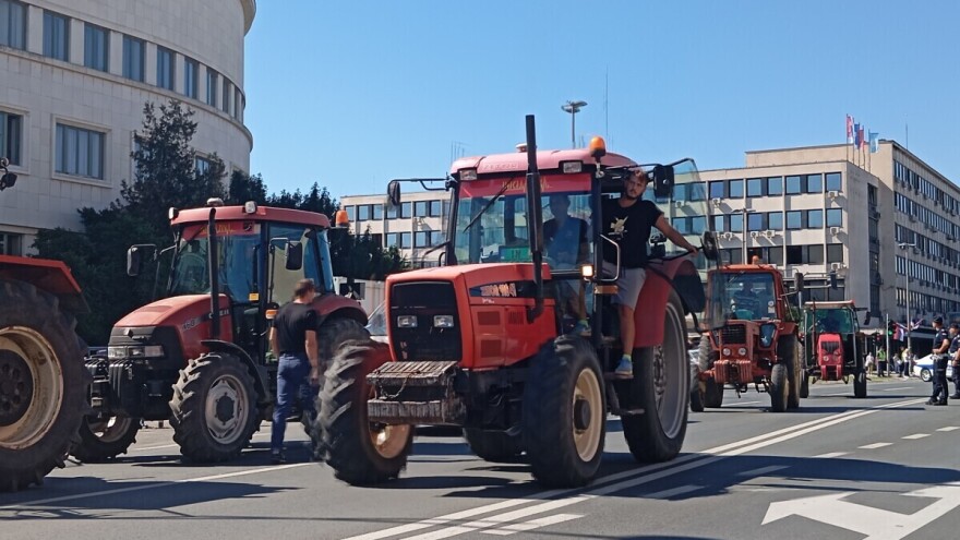 Stotinu traktora na protestu u Novom Sadu: "Na ovo nas je muka natjerala"