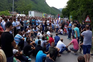 Malinari počeli proteste - traže cenu od 180 din/kg