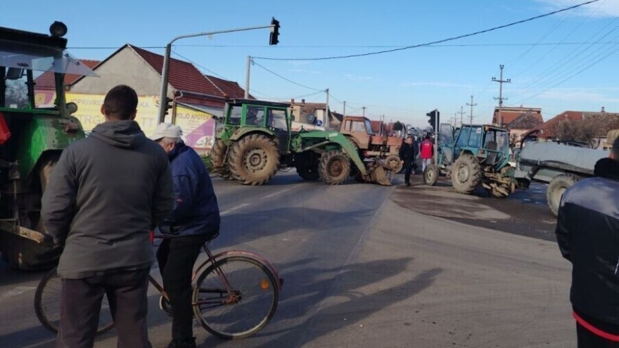 Poljoprivrednici Srbije jučer blokirali cestu prema BiH, Pajića priveli zbog "ukradene farbe"