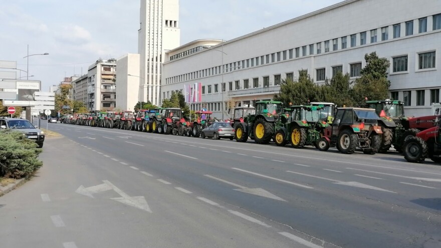 Poljoprivrednici blokirali dio Novog Sada, ne ispune li se zahtjevi - idu za Beograd