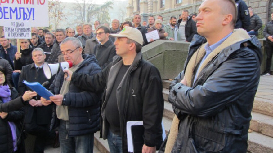 Protest ispred Skupštine okupio 500 demostranata