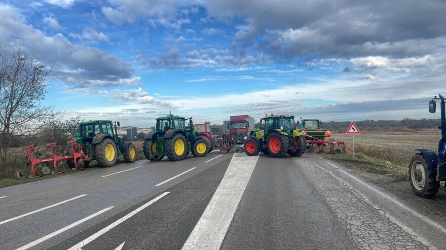 Poljoprivrednici danas izlaze na proteste, blokiraju Ibarsku magistralu