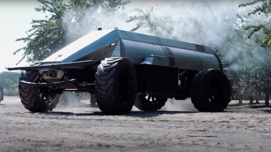 Uz autonomnu prskalicu osmislili i prsluk s odašiljačem za sigurniji rad