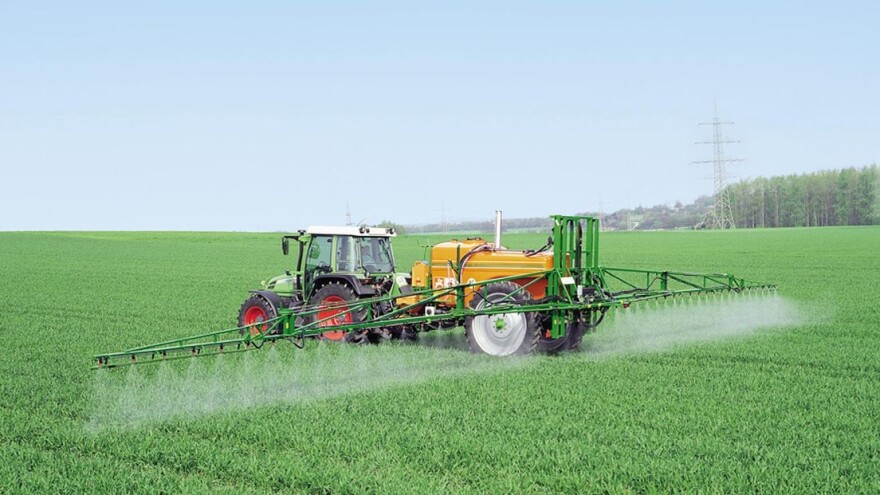 Sustav redovitih pregleda strojeva za primjenu pesticida