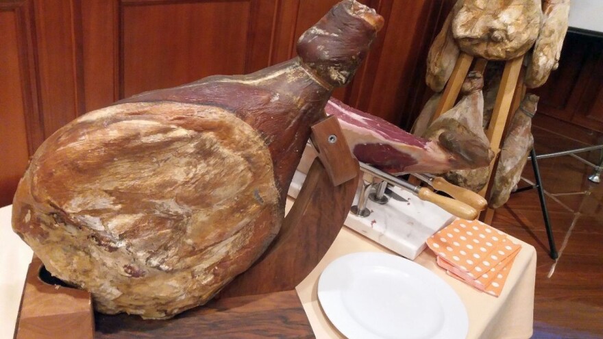 Ukradeni pršuti, panceta i alat u vrijednosti 100.000 kuna