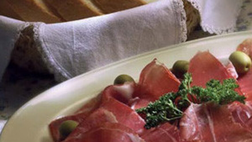 Pun autobus turista svaki dan stiže na pršut