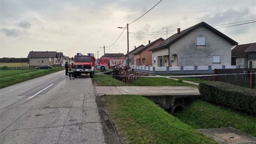 Zatečeno mrtvo tijelo traktorista - uzrok smrti nisu ozljede u prometnoj nesreći