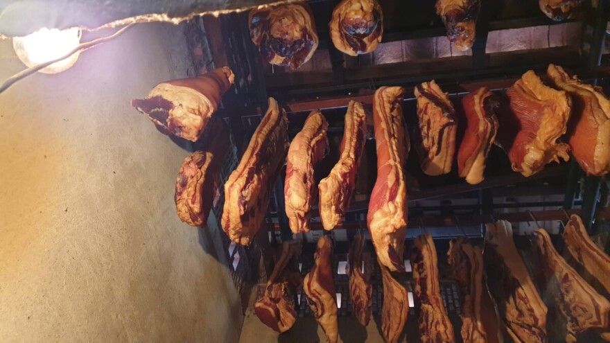 Ložio vatru u pušnici, ostao bez suhomesnatih proizvoda