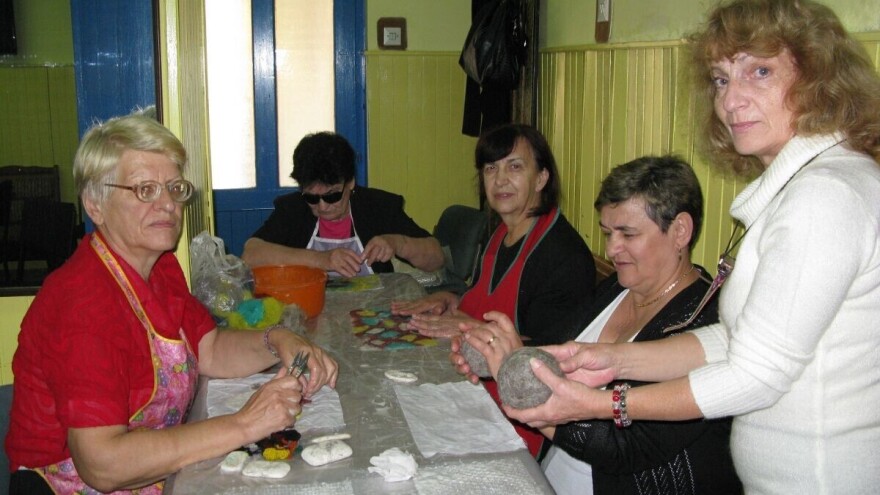 Radionica pustovanja vune oduševila slijepe i slabovide žene