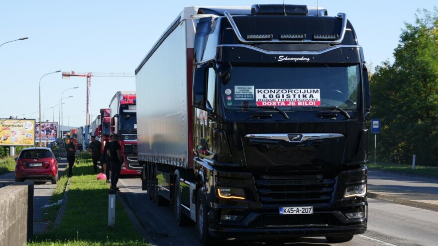 Proizvođači mlijeka uputili apel prijevoznicima: Laktofrizi su nam puni, pustite cisterne