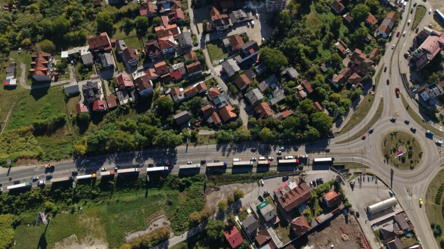 Prijevoznici uspostavljaju lance snabdijevanja, mljekarama još jutros odobren prolaz