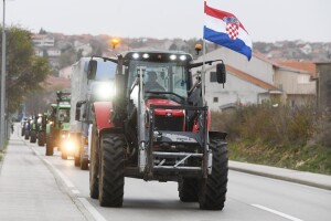 Zabranjuju nam držati blago, ne daju državnu zemlju, a mi šutimo? Dosta je!