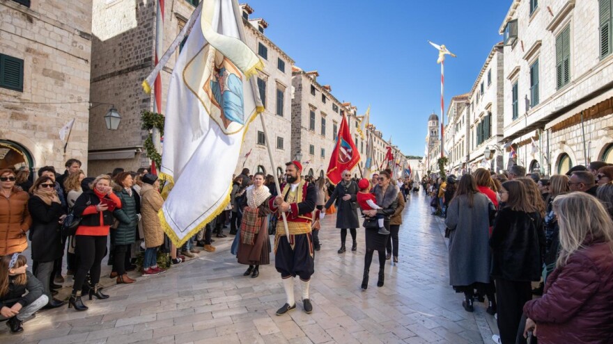 Gospa Kandelora, zime fora - za njom ide Blaž, koji govori da je to laž