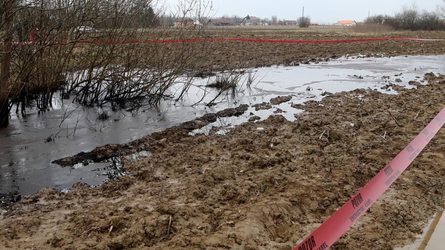 Nasred oranice u Ježevu izbija nafta: Ljudi, ovo je mali Kuvajt!