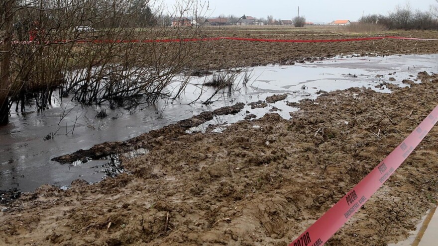 Nasred oranice u Ježevu izbija nafta: Ljudi, ovo je mali Kuvajt!