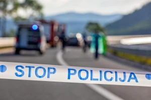 Ukrao traktor, njime se zabio u policijsko vozilo pa pobjegao u šumu