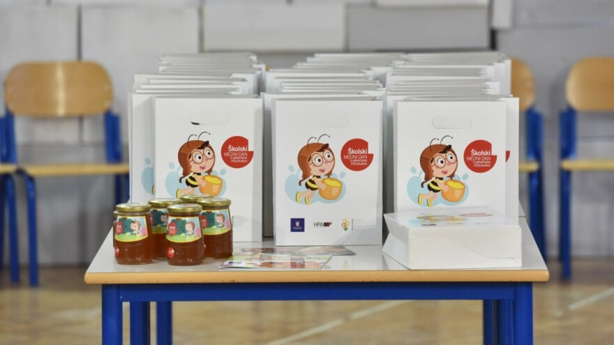 Objavljen Javni poziv za sudjelovanje u Programu školskog mednog dana