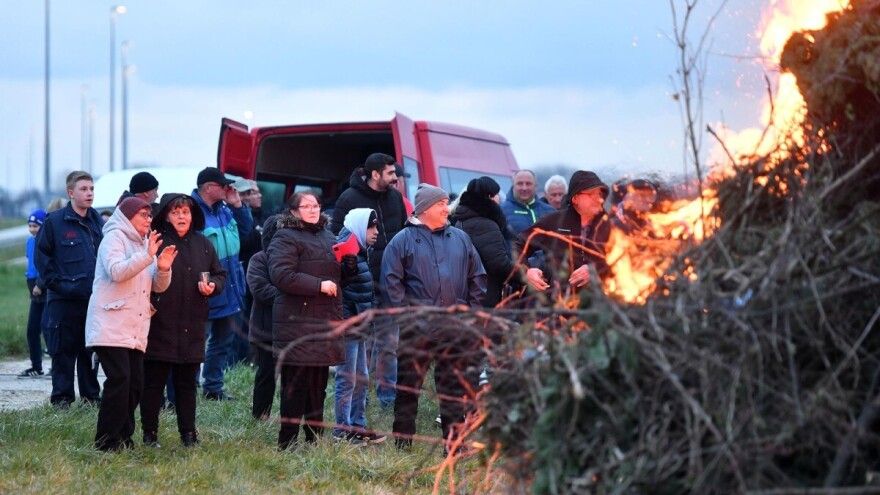 Jedan od uskrsnih običaja u Hrvatskoj je i paljenje vuzmenke - znate li što je to?