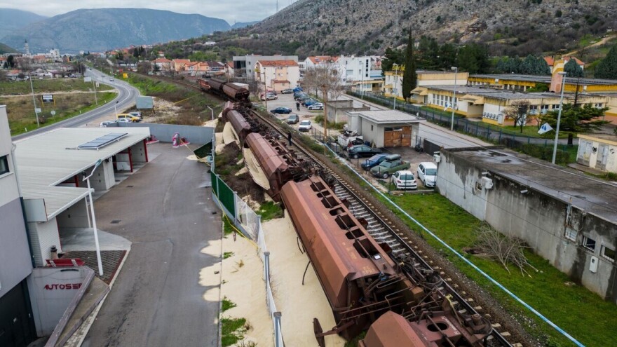 Uginut će milijuni pčela zbog šećera rasutog iz vagona, upozoravaju pčelari