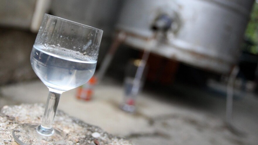 Od iduće godine bez trošarina na pečenje rakije za osobne potrebe?