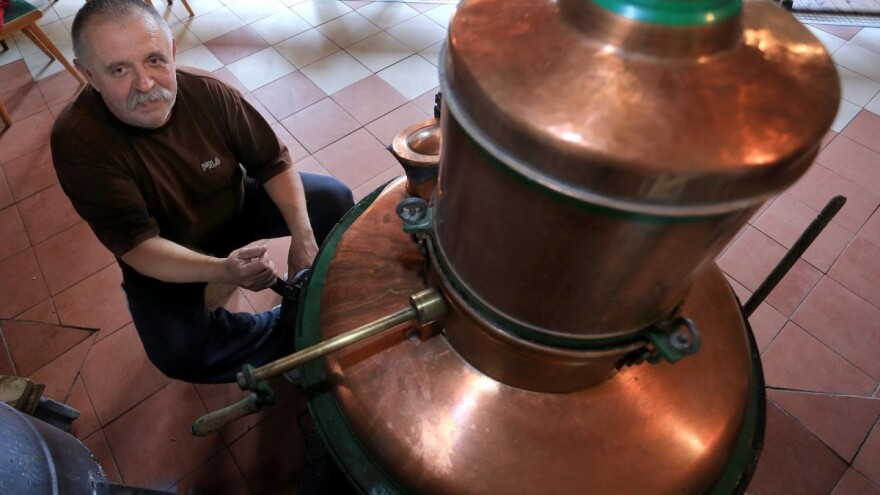 Tajna kvalitetne rakije je - zdravo voće, čisto posuđe i vrijeme odležavanja