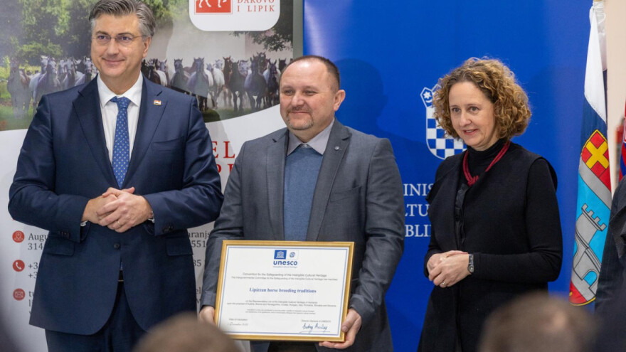Državnoj ergeli Đakovo i Lipik uručena UNESCO-ova povelja za uzgoj lipicanaca