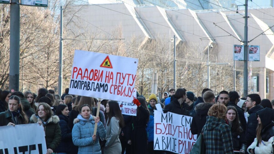 Studenti koji su krenuli peške u Kragujevac noć proveli u plasteniku gazdinstva "Dr Čupić"