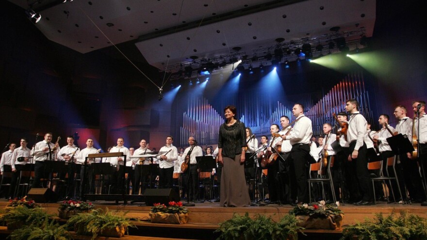 Šokačka rapsodija u travnju s više od stotinu tamburaša