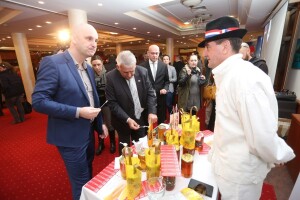 I kreće! Sutra se puni prva nacionalna staklenka za med