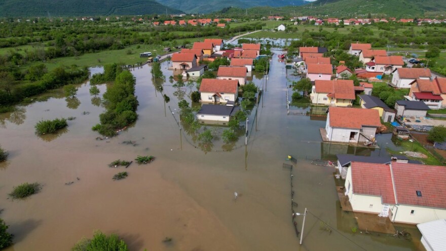 Kuće, štale i polja pod vodom, vlasnici jedva spasili krave, a najgore tek dolazi?
