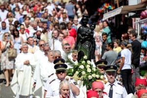 Gospa čuva selo, polje i obitelj