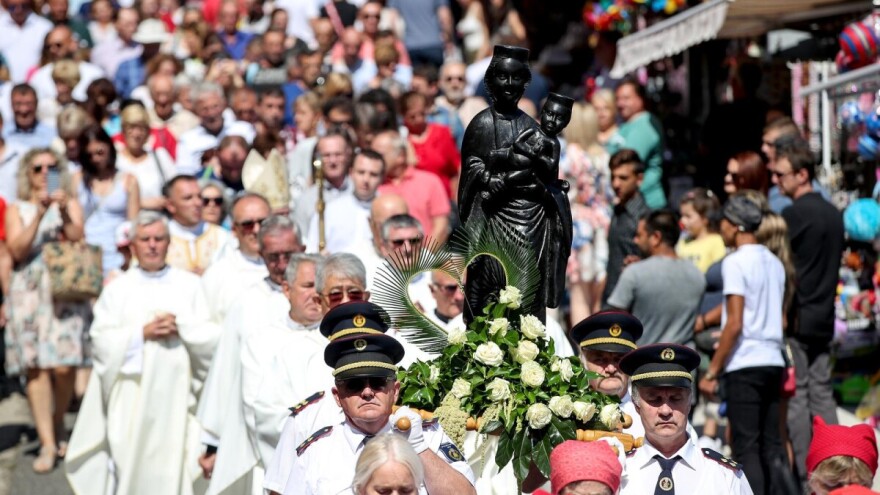 Gospa čuva selo, polje i obitelj