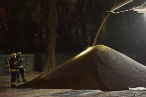Izbio požar u sušari, radnici spašavali 100 tona soje
