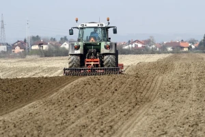 Proljetna sjetva uz Covid-19: zatraženo hitno otvaranje trgovina s dijelovima za strojeve