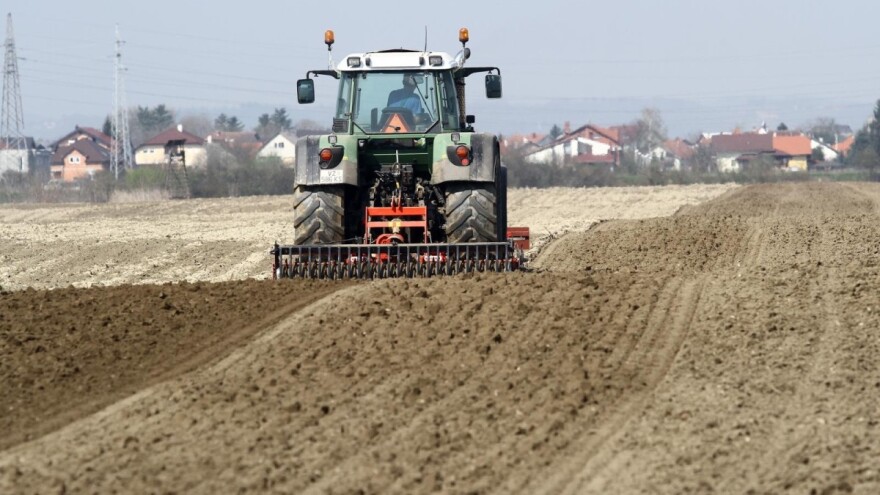 Proljetna sjetva uz Covid-19: zatraženo hitno otvaranje trgovina s dijelovima za strojeve
