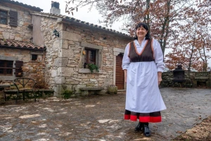 Istarsku nošnju odlikuje stomanje od konopljina platna i princip "manje je više"