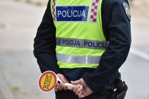 Prometna nesreća traktora i automobila - obojica imali alkohola u krvi