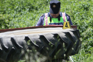 Pijana trojka u 4 sata ujutro traktorom sletjela u kanal, 20-godišnjak teško ozlijeđen