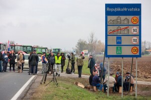 Traktorima blokirane prometnice u Slavoniji, iz Dalmacije poslali poruku premijeru