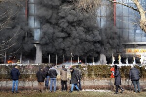 Ogromna šteta na sarajevskoj pijaci Heco, vatra gori satima
