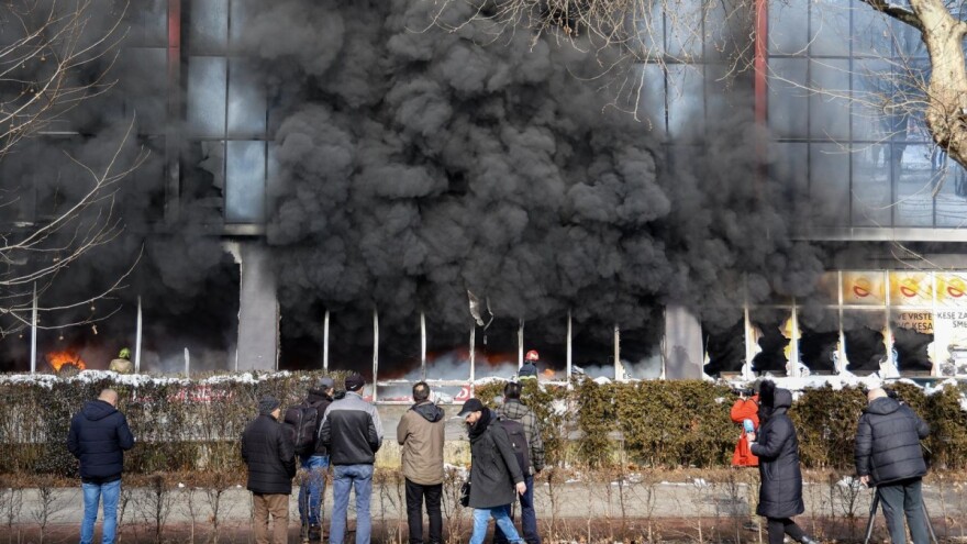 Ogromna šteta na sarajevskoj pijaci Heco, vatra gori satima