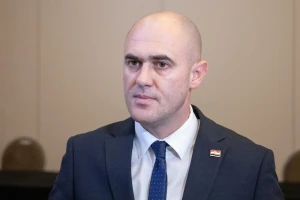 Ministar Dabro nakon snimke na kojoj puca iz pištolja: Bili su manevarski meci