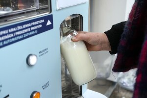Posljednji mljekomat u županiji: Kupci znaju što piju, ali pitanje je koliko ćemo još izdržati