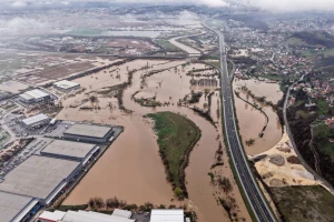 Glavnina padavina tek dolazi: Službe izdale nova upozorenja!